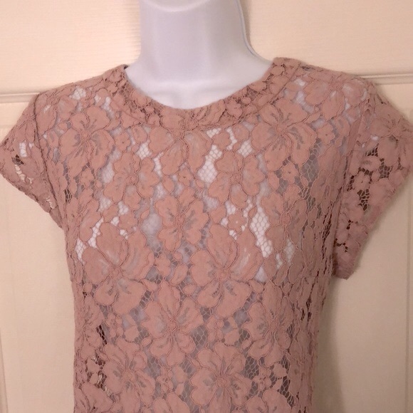 Gorgeous lace peplum blouse - Picture 4 of 13